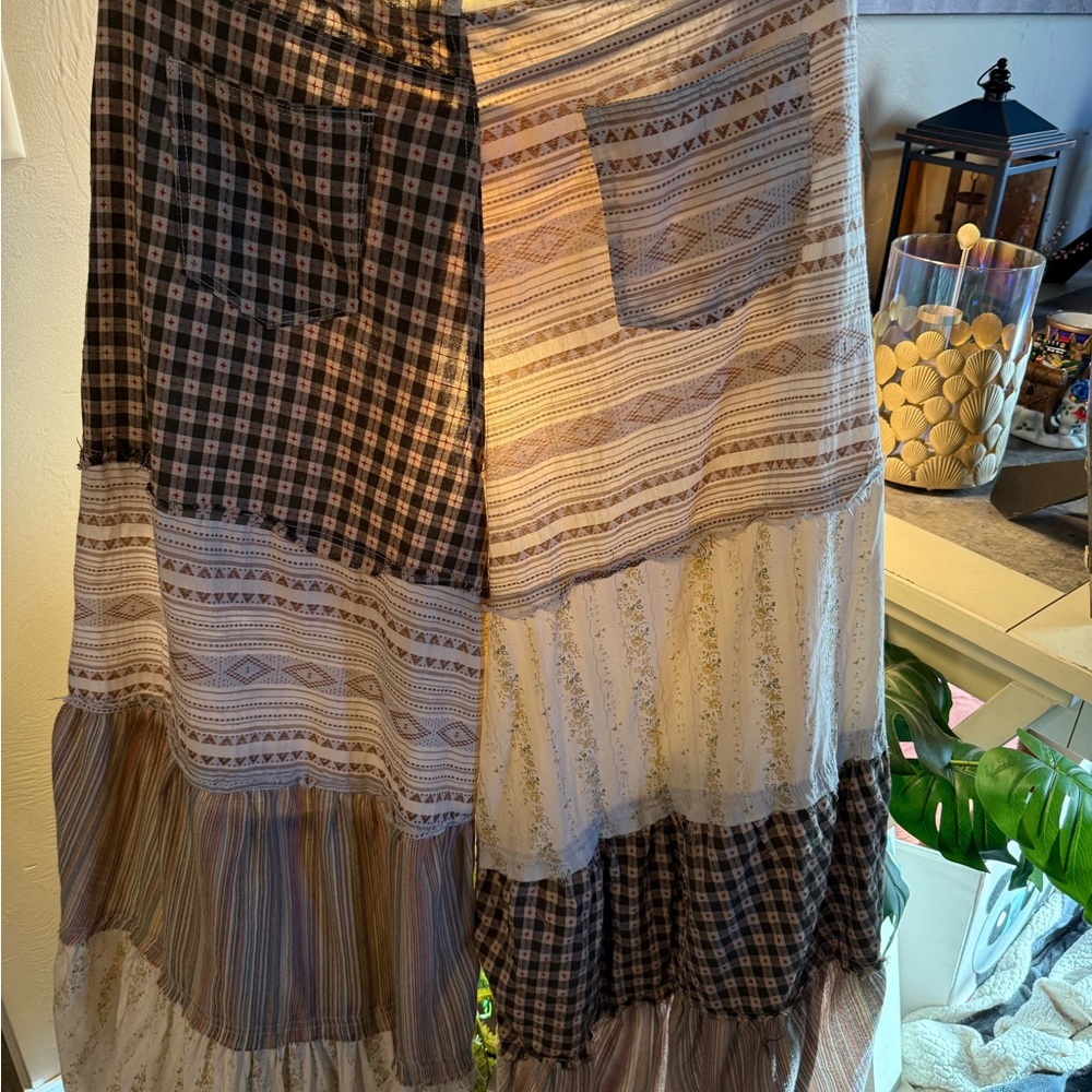 POL Contrasting Panel
Patchwork Wide Leg Pants in Natural Multi - Picture 10 of 14